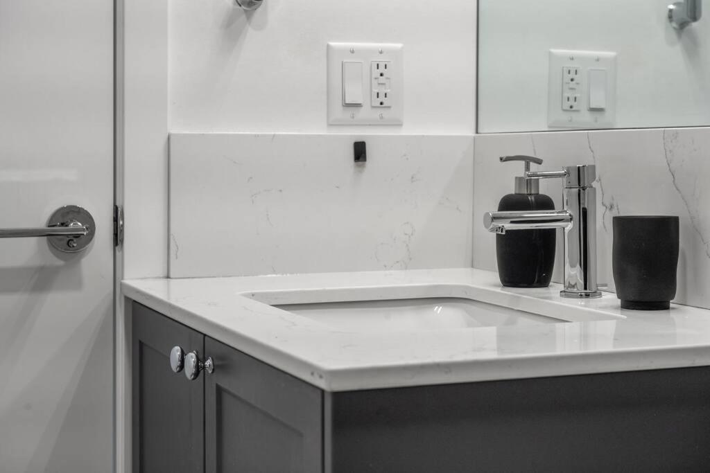 Ferienwohnung Chic 1Br Kensington Unit W/Parking YYC Exterior foto